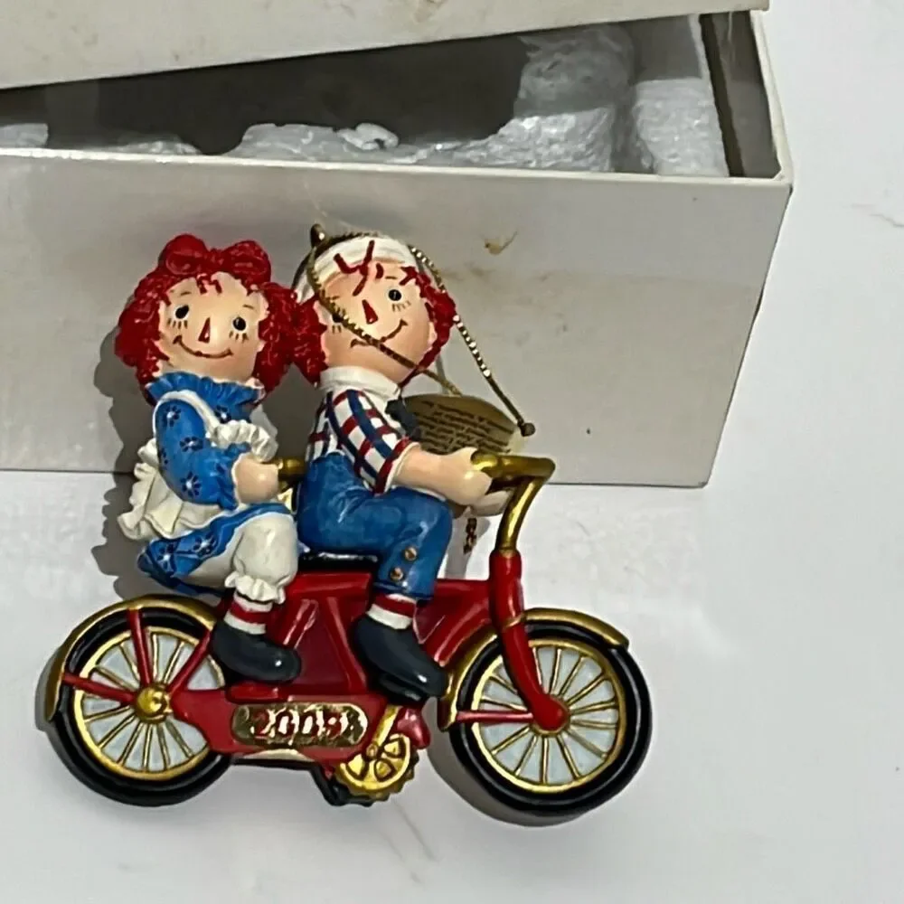 Danbury Mint Raggedy Ann &‎ Andy On Bicycle 2009 Christmas Hanging Ornament